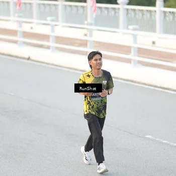 Runner Photo 6817597