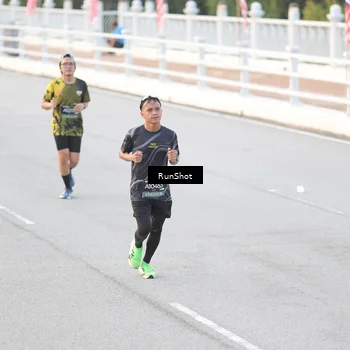 Runner Photo 6818030
