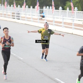 Runner Photo 6818039