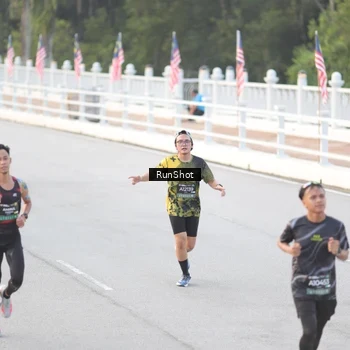 Runner Photo 6818072
