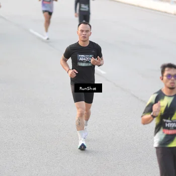Runner Photo 6818100