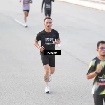 Runner Photo 6818101