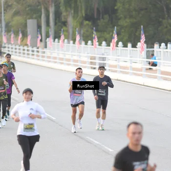 Runner Photo 6818111