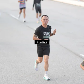 Runner Photo 6818121