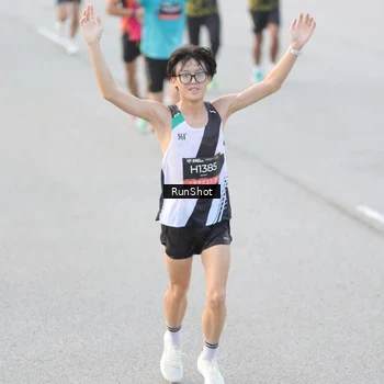 Runner Photo 6818279