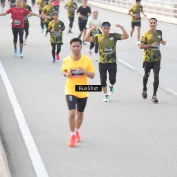 Runner Photo 6818477