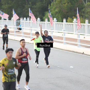 Runner Photo 6818912