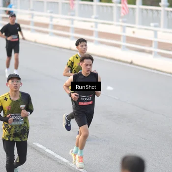 Runner Photo 6819067