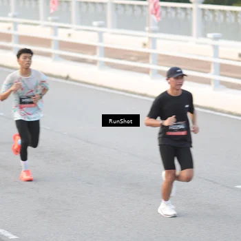Runner Photo 6819105