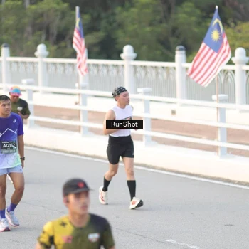 Runner Photo 6823466