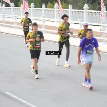 Runner Photo 6823555