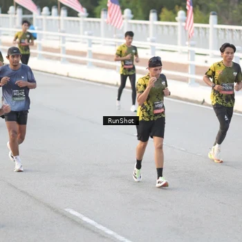 Runner Photo 6823592