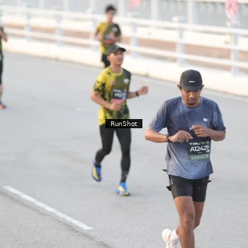 Runner Photo 6824001