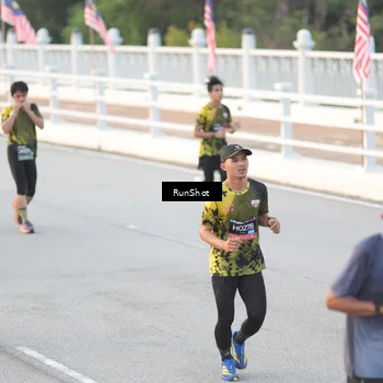 Runner Photo 6824040