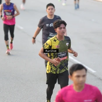 Runner Photo 6824773