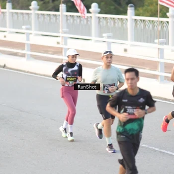 Runner Photo 6826441
