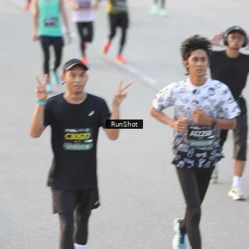 Runner Photo 6827048