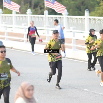 Runner Photo 6827654