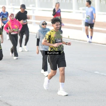 Runner Photo 6827677