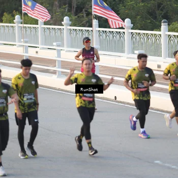 Runner Photo 6828020