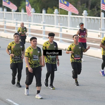 Runner Photo 6828021