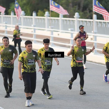 Runner Photo 6828024