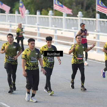 Runner Photo 6828025