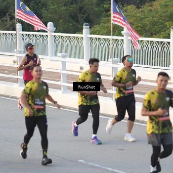 Runner Photo 6828029
