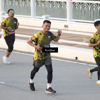 Runner Photo 6828035