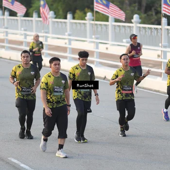 Runner Photo 6828037