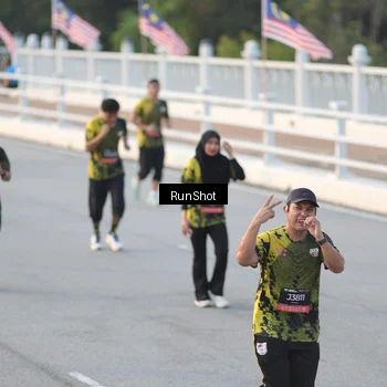 Runner Photo 6828100