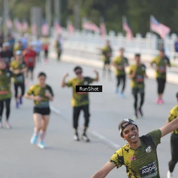 Runner Photo 6828133