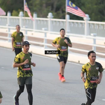 Runner Photo 6828168