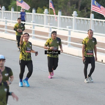 Runner Photo 6828202