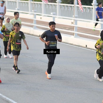 Runner Photo 6828269