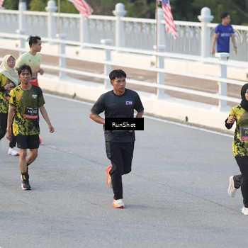Runner Photo 6828271