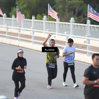 Runner Photo 6828346