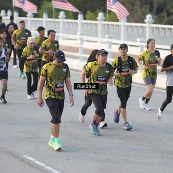 Runner Photo 6828697