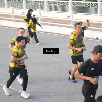 Runner Photo 6829003