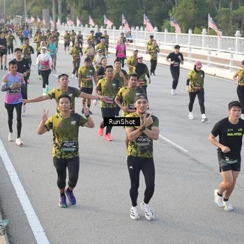 Runner Photo 6829100