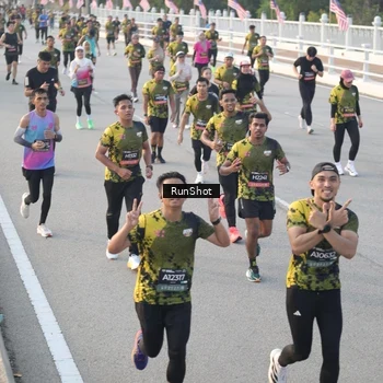 Runner Photo 6829111