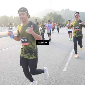 Runner Photo 6830005