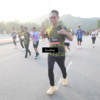 Runner Photo 6830013