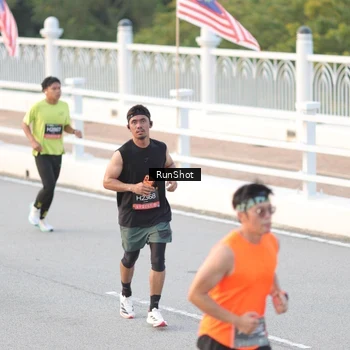 Runner Photo 6830068