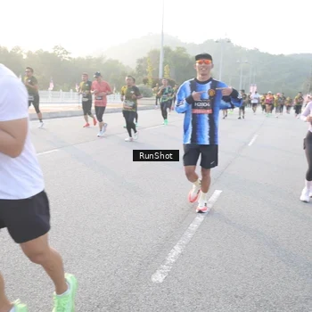Runner Photo 6830072