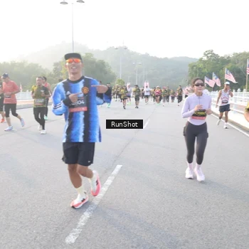 Runner Photo 6830076