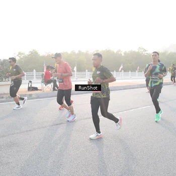 Runner Photo 6830150