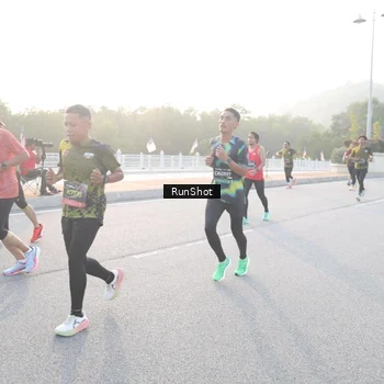 Runner Photo 6830152