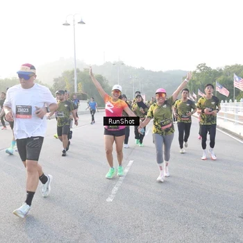 Runner Photo 6830316