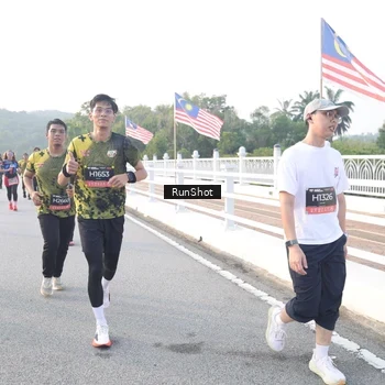 Runner Photo 6830364